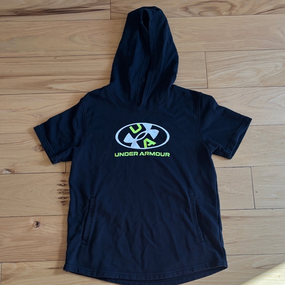 Like New Under Armour Kids Shortsleeved Hoodie with Neon Logo